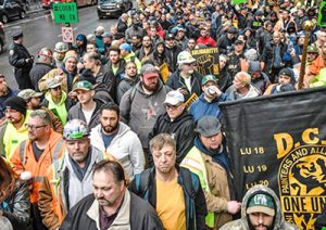 Marcha en Times Square el 4 de abril, contra el aumento del uso de obreros no sindicalizados en la construcción en la ciudad de Nueva York.