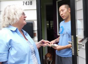 “We need to unite together to overthrow capitalism, to fight for a workers and farmers government,” Jacquie Henderson, Socialist Workers Party candidate for Minnesota governor, told Peter Kim, introducing him to the party while campaigning in Richfield, Minnesota, Aug. 5.