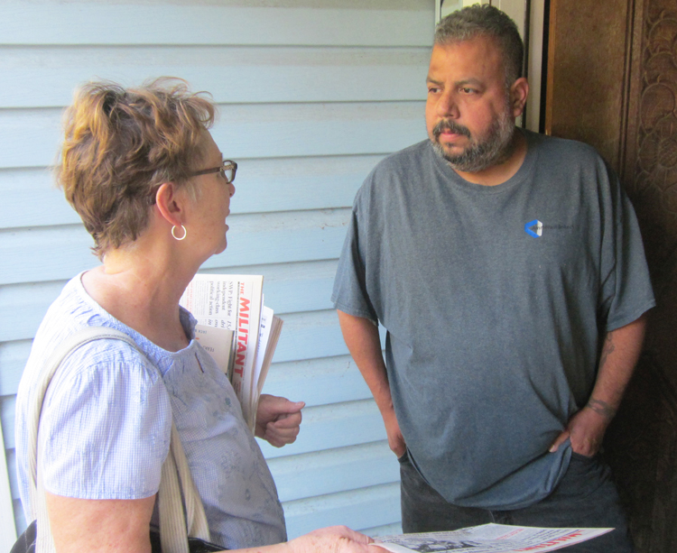 Alyson Kennedy, left, SWP candidate for U.S. Senate from Texas, met Uber driver Jesus Alvarado on his doorstep in Grand Prairie, Aug. 20. He said he almost became homeless after losing his job in 2008. “Working people need to unify to fight bosses’ attacks,” Kennedy said.