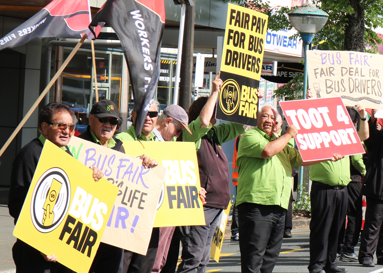 Union bus drivers picket regional council building in Hamilton, New Zealand, Nov. 20, part of fight against five-day lockout by Go Bus bosses over workers’ demand for a pay raise.