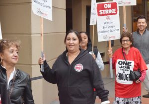 Trabajadores hoteleros en huelga en San Diego, California, 5 de noviembre. El Partido Socialista de los Trabajadores ha estado ganando solidaridad para la huelga en la clase trabajadora.