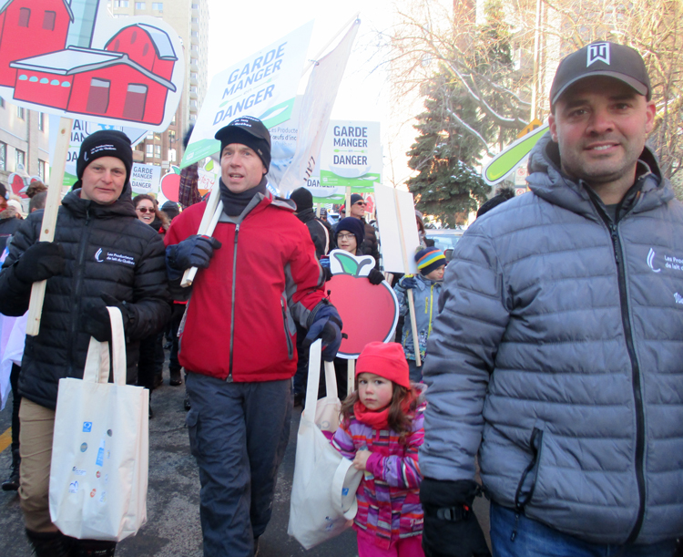 Farmers march in Montreal Nov. 18 to press government to impose protectionist measures to keep out farm imports. Reliance on the propertied rulers and tariffs benefits big capitalist farmers, leaving working farmers to be chewed up by the capitalist rents and mortgages system.