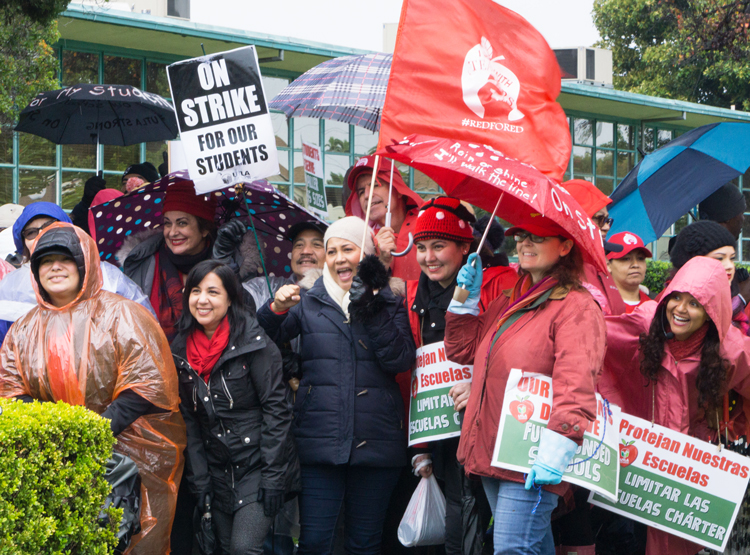 Teachers picket Dorsey High School in Los Angeles Jan. 17 before strike settled. Capitalist rulers there underestimated widespread support teachers strike got from working people.