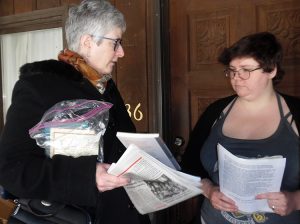 Amy Husk, left, Socialist Workers Party candidate for Kentucky governor, talks with Martha Blair on her doorstep in Whitesburg, Kentucky, Jan. 4, about party’s campaign and upcoming May Day Brigade to Cuba. Blair said she was interested in working on both.