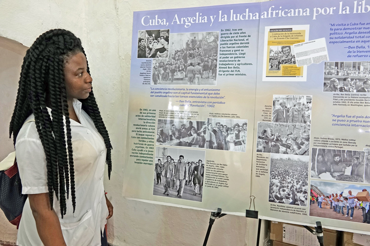 “Cuba, Argelia y la lucha africana por la libertad” fue una de las exhibiciones más populares en el stand de Pathfinder en la feria del libro de La Habana. Pathfinder publica varios libros que tratan este tema. Extractos de dos de estos libros están en esta página.