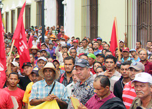 Peasants from Barinas, Venezuela, march on Caracas Aug. 8, 2018, demanding Maduro government stop judges, capitalist landowners from evicting small farmers from land they won when Hugo Chávez was president. The crisis produced by the workings of capitalism and policies of the Chávez and Maduro government continues to bear down on farmers and workers.