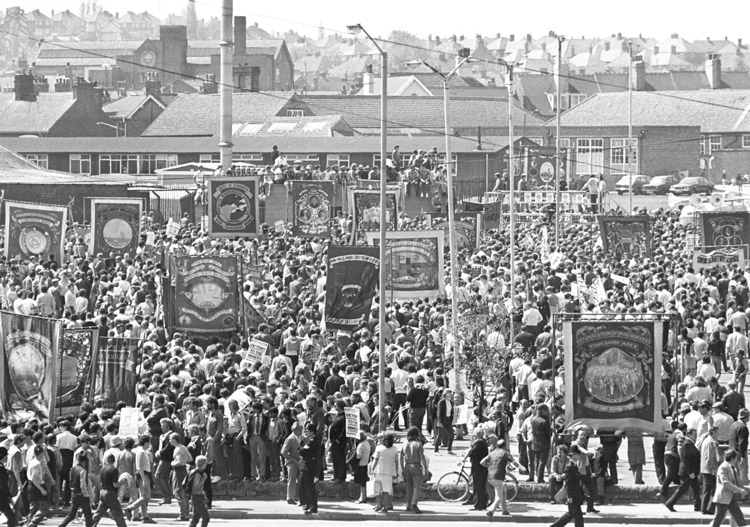 Members of National Union of Mineworkers and supporters rally in Nottinghamshire, May 1984, in defense of what became a yearlong strike. Jim Spaul, an underground miner for 36 years, was won to the international communist movement on “the big political questions.”