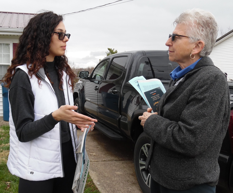 “For years I’ve hated how capitalism pits everyone against each other,” nurse Mickale Hensley, left, in her front yard, told SWP member Maggie Trowe in Williamstown, Kentucky, April 5.