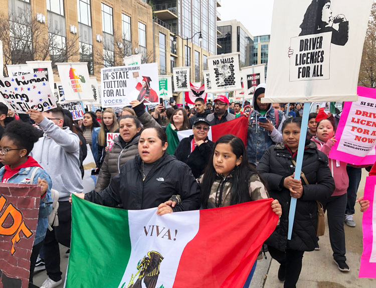 “Immigrant workers need driver’s licenses, like everyone else,” Santos Ramos told Militant at May Day protest of 4,000 in Madison, Wisconsin. Demand is in interest of entire working class.