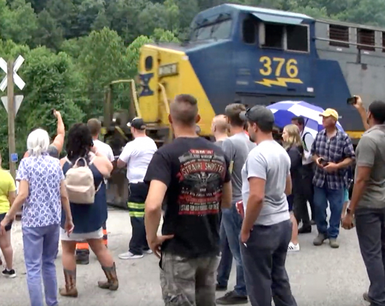 Laid-off Blackjewel miners and supporters express solidarity with rail workers as train engine leaves without coal cars. They’ve blocked tracks since July 29 in fight to be paid for work done.