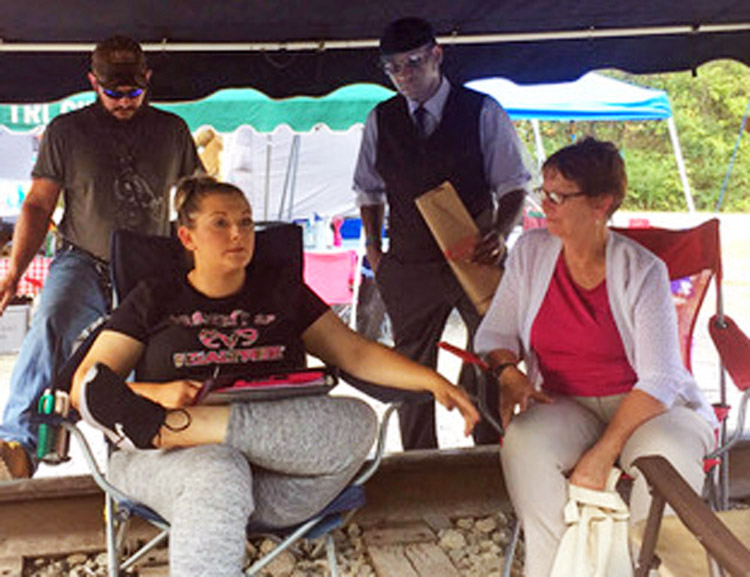 Touring Socialist Workers Party militants Alyson Kennedy, bottom right, and Malcolm Jarrett, top right, talk with Chris and Stacy Rowe at miners’ encampment in Cumberland, Kentucky.