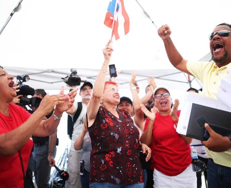 Workers at Cadillac Uniform & Linen Supply in Bayamón, Puerto Rico, celebrate Sept. 2 the winning of a wage increase and improved working conditions in one-week strike.