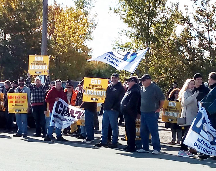 United Steelworkers Local 7085 members, locked out by Glencore smelter in Belledune, New Brunswick, rally Oct. 8 in fight for job safety, outstanding back pay, against attack on pensions.