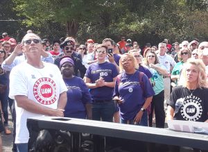 Some 200 UAW strikers and union supporters rally at GM picket line in Langhorne, Pennsylvania, Sept. 28. Striking autoworkers have won widespread support from fellow working people.