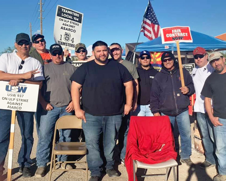 Strikers at 24-hour picket line at Mission Mine, Sahuarita, Arizona, Nov. 5, where Asarco is bringing in strikebreakers. Area working people are joining the pickets to show solidarity.