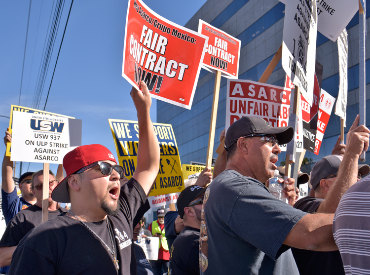 Protesta obrera el 18 de noviembre frente a la sede de Asarco en Tucson, Arizona en solidaridad con los trabajadores del cobre en huelga para defender su sindicato.