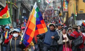 Manifestación en La Paz exige renuncia de dirigentes del golpe que provocó la caída del gobierno de Morales, y fin a la represión contra los trabajadores y las comunidades indígenas.