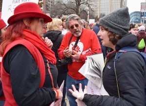 Socialist Workers Party member Kaitlin Estill, right, speaks with art teacher Diana Sale at rally of over 12,000 in Indianapolis Nov. 19 backing teachers’ fight for pay raise, smaller class sizes.