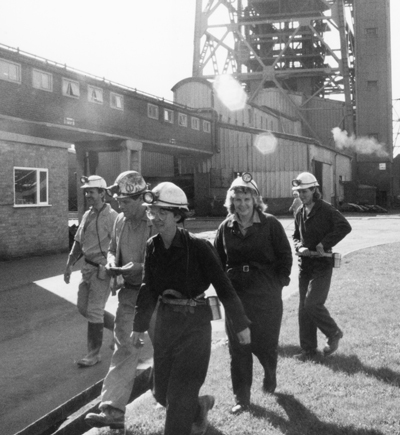 n June 1987, U.S. coal miners, including Alyson Kennedy (front), visit British coalfields to learn about resistance to rulers’ drive to close mines and break National Union of Mineworkers. They were hosted by Women Against Pit Closures, made up of miners’ wives and other NUM supporters. In 2016 Kennedy was the SWP candidate for president of United States.