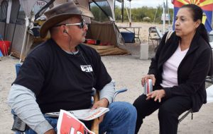 Striking Asarco miner Mike Sepulveda talks with Ellie Garcia, a member of the Socialist Workers Party on a solidarity visit at the Mission mine in Sahuarita, Arizona, Nov. 11.