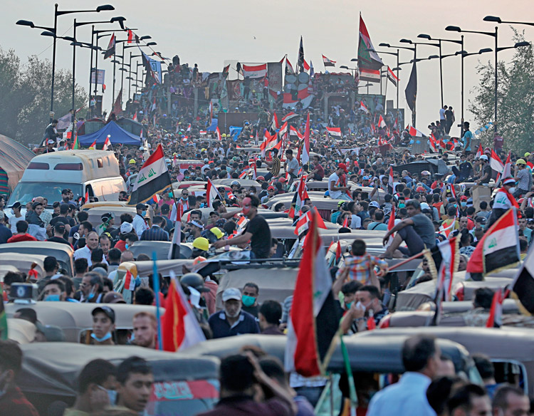 Demonstrators in Iraq block Joumhouriya bridge in Baghdad Nov. 3. Protesters demand end to government’s refusal to provide jobs, electricity, and an end to Tehran’s ongoing intervention.