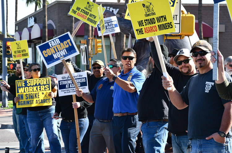 Dec. 16 protest outside Asarco headquarters in Tucson. Striking unionists need and deserve solidarity in the face of the copper bosses’ determined drive to destroy their union.