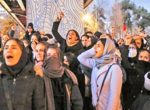 Protesta en Teherán 13 de enero, refleja resurgimiento de movilizaciones populares contra intervenciones exteriores del régimen iraní y crisis económica que azota a los trabajadores.