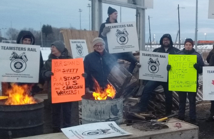 Línea de piquetes de unión Teamsters en Quebec City, noviembre 2019, durante huelga contra CN Railway el año pasado “por la seguridad” de los trabajadores ferroviarios y de las comunidades.
