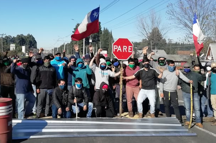 Road blocked by some of 500 workers in 43-day strike at Promasa, a lumber company in Los Ángeles, Chile, one of number of recent strikes and protests. Mass anti-government protests that began in October “are going to explode again soon,” union leader at Holdtech strike predicted.