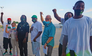 Group of striking New Orleans sanitation workers, called “hoppers,” with SWP 2020 presidential candidate Alyson Kennedy, Aug. 13. After pay cut they’re demanding living wage, safe working conditions.