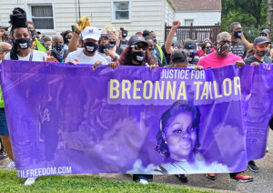 Several hundred people march in Louisville, Kentucky, Aug. 25, calling for prosecution of cops who killed Breonna Taylor March 13. Actions like these point to need for disciplined mass protests as only way to draw in broad social forces needed to put cops on trial for brutality.