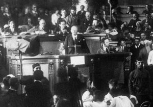 V.I. Lenin, center, Bolshevik leader of Russian Revolution, addresses Second Congress of Communist International in St. Petersburg, 1920. First four Comintern congresses left a legacy of revolutionary working-class program and strategy still crucial for workers today.