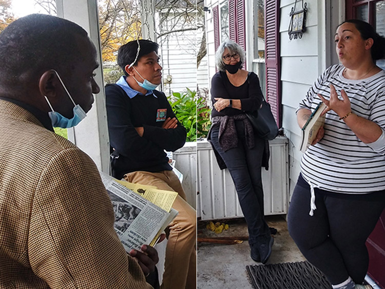 Candidato para vicepresidente Malcolm Jarrett (izq.), habla con Amanda Mazza (der.), en su casa en Gloversville, Nueva York, 21 de octubre.