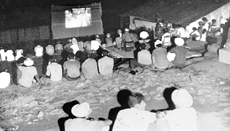 La révolution cubaine a stimulé un grand intérêt pour « les arts et les lettres » parmi les travailleurs, a affirmé Abel Prieto. Après la révolution de 1959, de jeunes paysans, à droite, ont appris à faire fonctionner des projecteurs pour présenter des films dans les régions rurales, souvent pour la première fois, y compris dans la Sierra Maestra, ci-dessus.