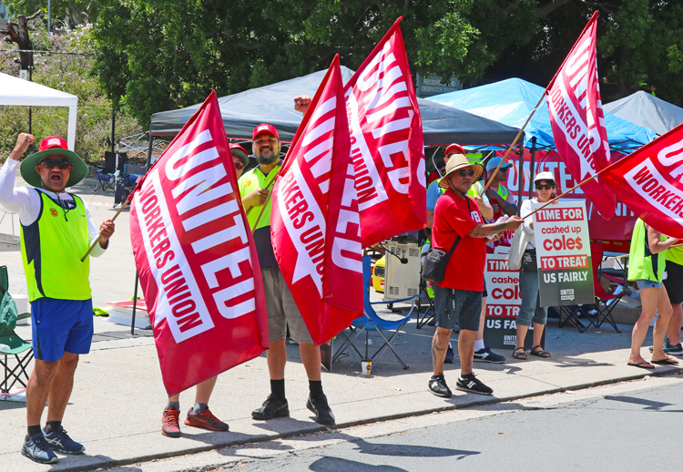 Locked-out United Workers Union members picket Coles distribution center in Sydney, Australia, Nov. 20, in fight for pay raise, severance pay in warehouse closing, jobs at new facility.