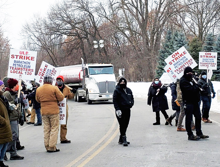 Teamsters Local 120 members and supporters picket road to Marathon Petroleum refinery Jan. 23 in St. Paul Park, Minnesota. The union struck over unsafe conditions, subcontracting jobs.