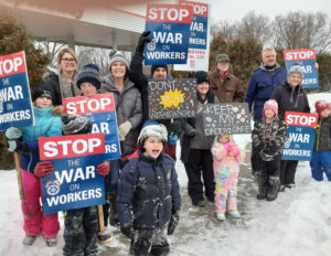 Locked out Teamster Local 120 members and their families picket at gas station supplied by Marathon Oil in St. Paul Park, Minnesota, Jan. 30 in fight against unsafe working conditions.