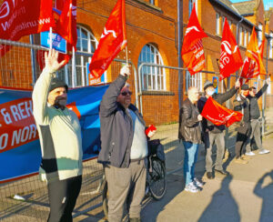 Striking Go North West bus drivers picket in Manchester, England, March 1. Company is trying to bypass workers’ Unite union to implement longer work hours, layoffs and benefit cuts.