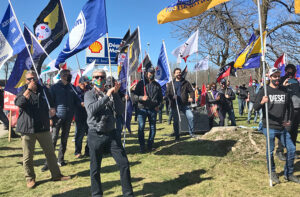 Rally backs locked-out Shell oil workers in Quebec