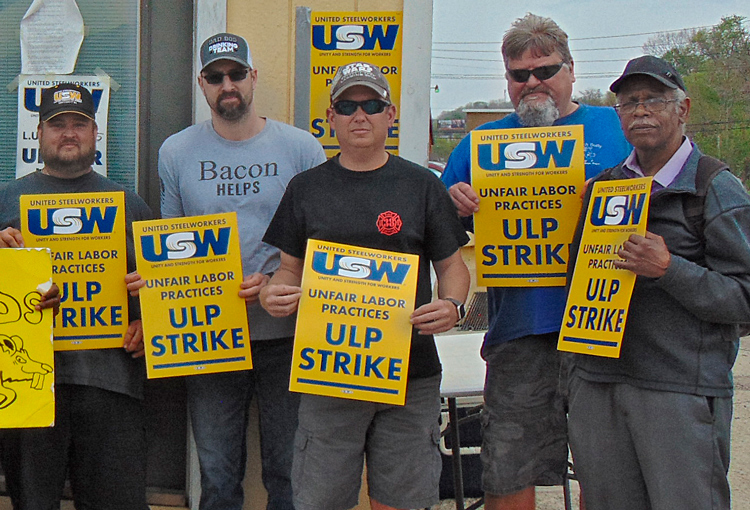 April 28 picket line at ATI steel mill in Washington, Pennsylvania. Bosses want to force union to accept job losses to contract workers, deeper two-tier divisions, increase in insurance costs.