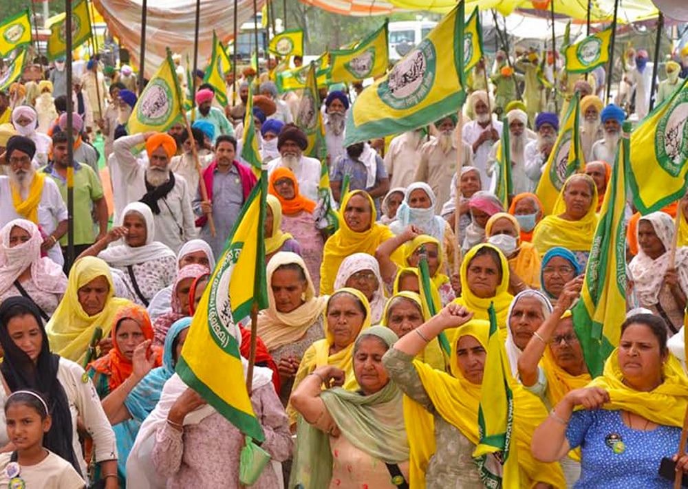 May 12 protest on the outskirts of New Delhi by women participants in Indian farmers’ movement. They called for more women to join the struggle against gov’t’s anti-farmer ‘‘reforms.”