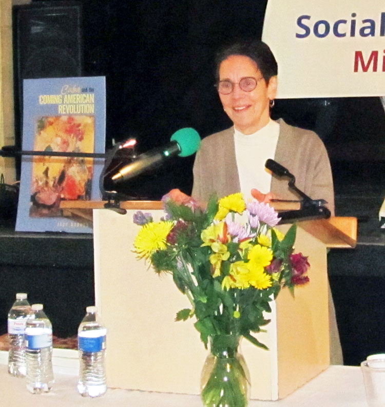 Mary-Alice Waters, miembro del Comité Nacional del PST, habla en conferencia del Medio Oeste del PST, 24 de abril, Chicago.