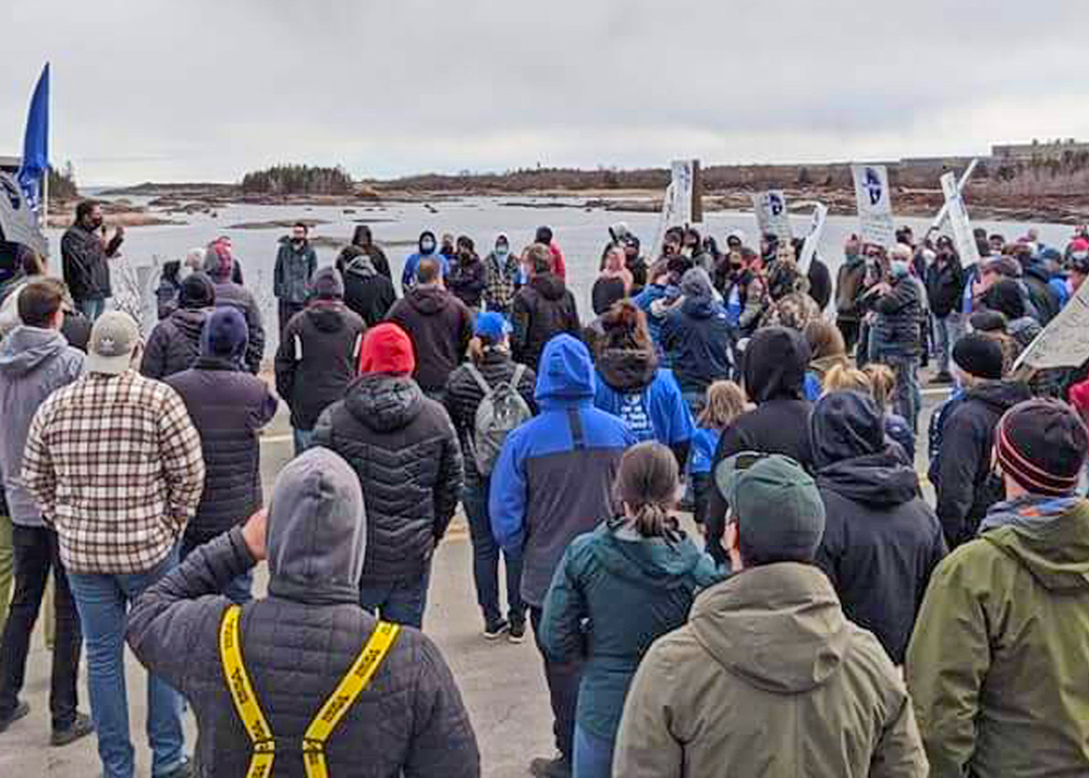 Striking steelworkers rally May 12 in Port-Cartier, Quebec, against “final” contract demands by ArcelorMittal. Strikers include 2,500 iron ore miners, processing, rail and office workers.