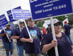 Steelworkers locked out by ExxonMobil protest outside corporate headquarters in Irving, Texas, May 26. “The company is trying to bust the union,” Local President Darrell Kyle said.