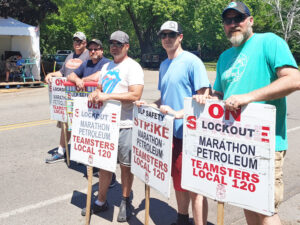 Members of Teamsters Local 120 picket at entrance to Marathon Petroleum refinery in St. Paul Park, Minnesota, June 2. Company locked them out Jan. 22 after one-day strike. Workers say the central issue is safety for both the workers and the surrounding community.