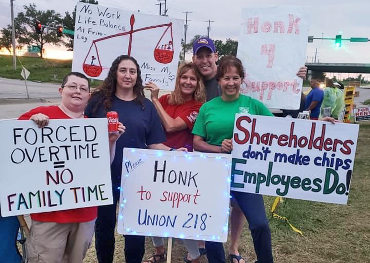 Some 600 members of BCTGM Local 218 at Frito-Lay in Kansas returned to work July 26 after three weeks on strike over forced overtime, wages. They won broad solidarity for their fight.