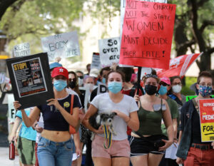 Le 5 septembre à Houston, manifestation pour dénoncer les nouvelles attaques du gouvernement contre le droit des femmes de choisir d’avoir un avortement.