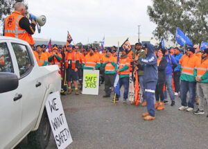 Toll Group truck drivers strike to defend their jobs, as thousands more truckers plan strike action. Union battle takes place as Australian military withdraws from Afghanistan, and soldiers, police patrol in Sydney to enforce workers’ “compliance” with COVID quarantines.