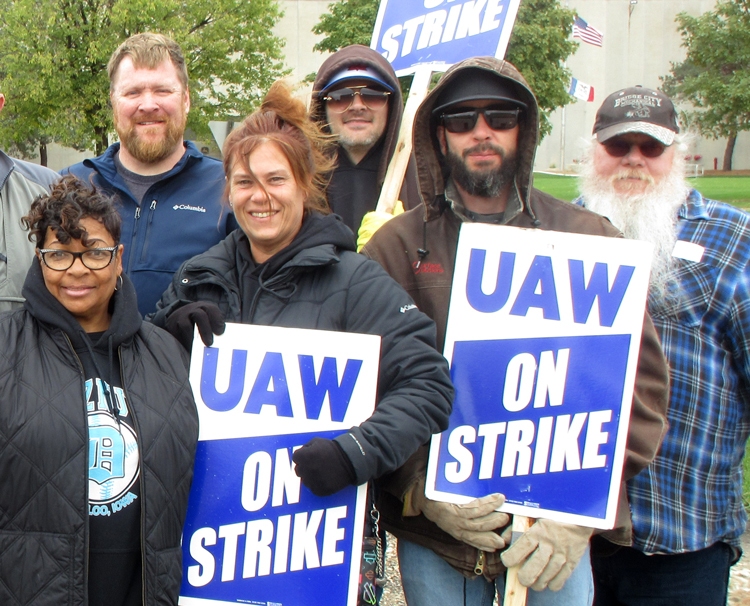 UAW strikers picket John Deere plant in Waterloo, Iowa, Oct. 21. Company wants to impose divisive three tiers of wages and benefits to drive down conditions for all workers.