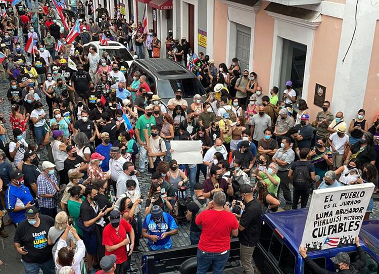 Miles protestaron en San Juan el 15 de oct. contra los apagones, los cuales han aumentado desde que Luma, una empresa estadounidense-canadiense, tomó control del suministro eléctrico.